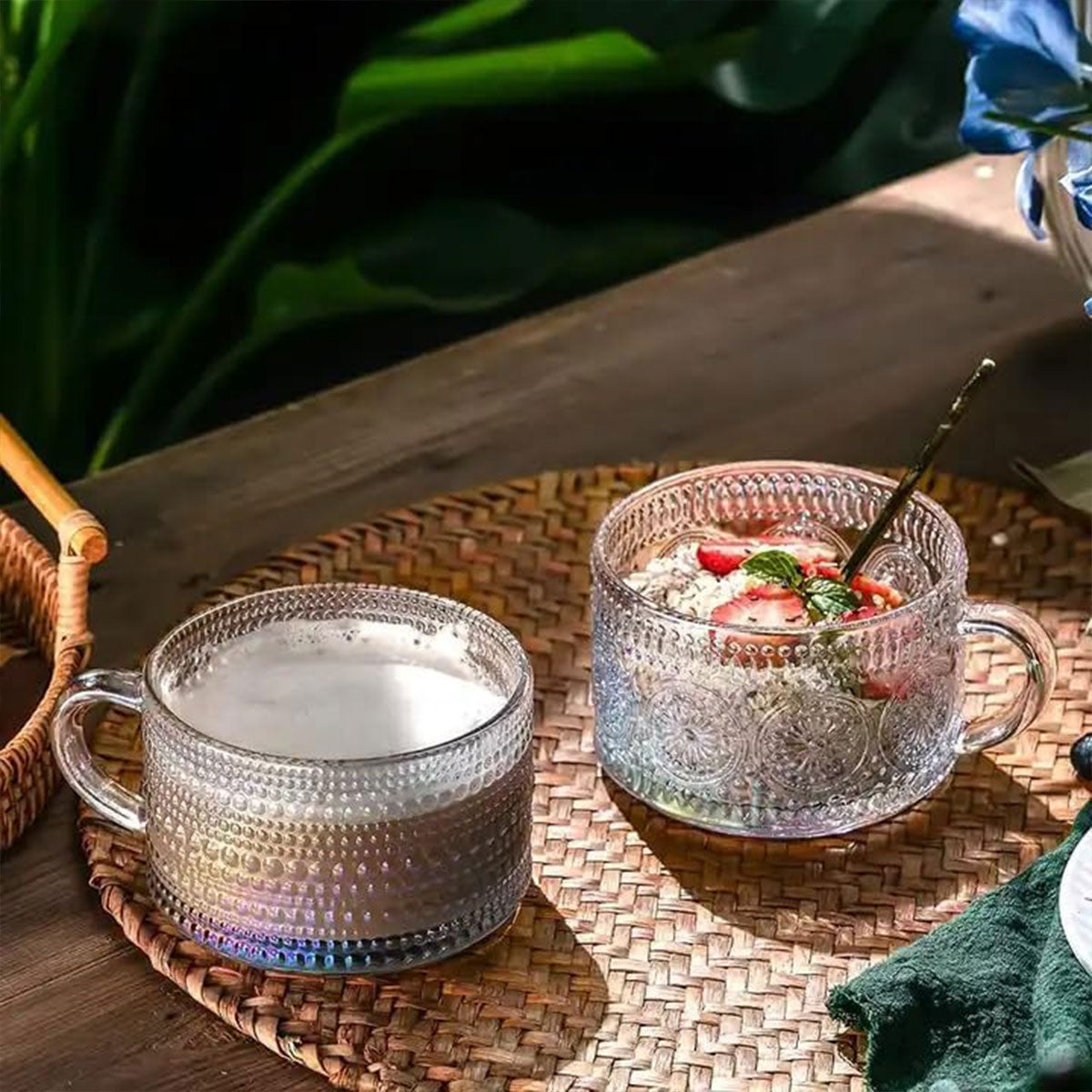 4pcs Embossed Glass Coffee Cups 14oz with Lids