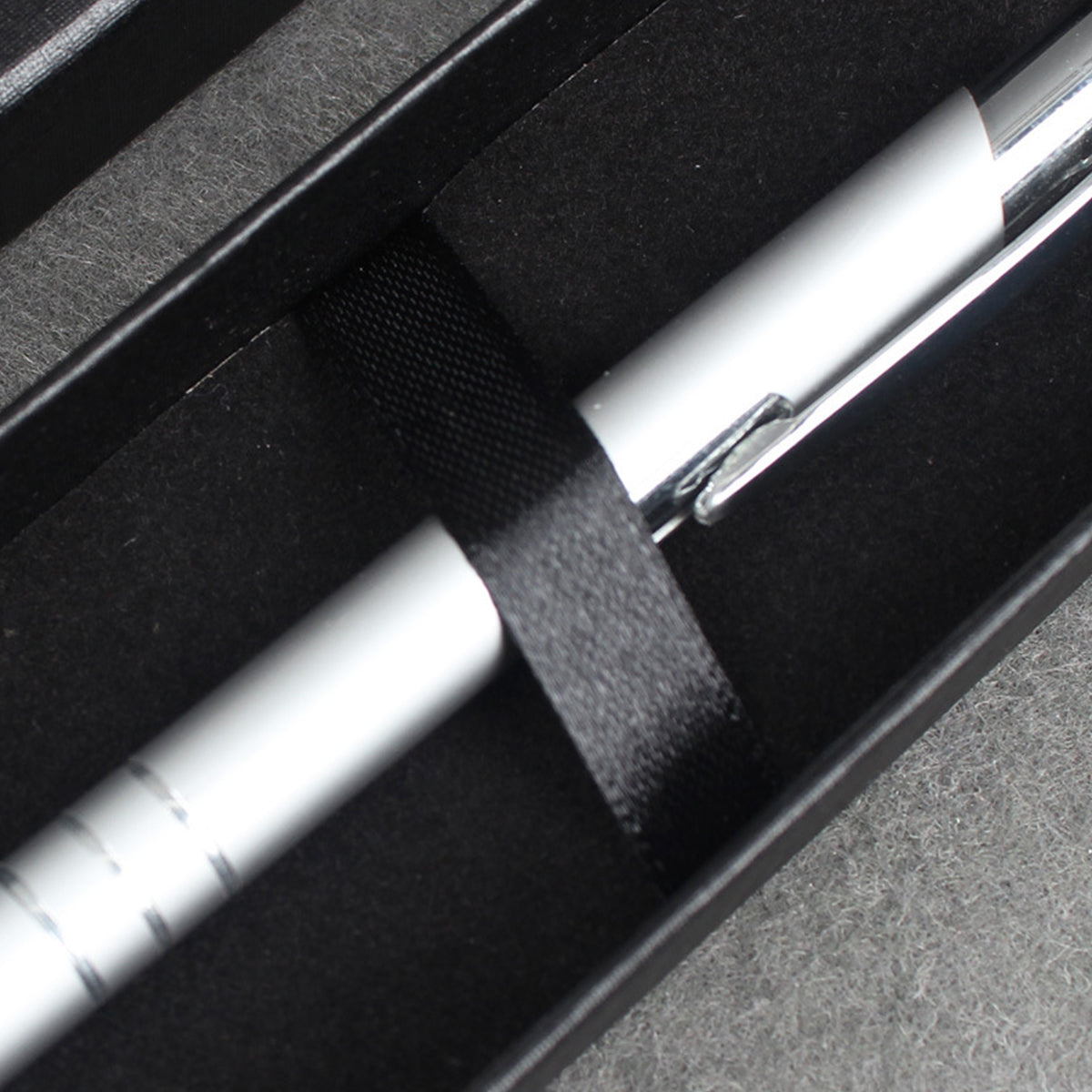 20pcs Clamshell Pen Cases with Velvet Lining